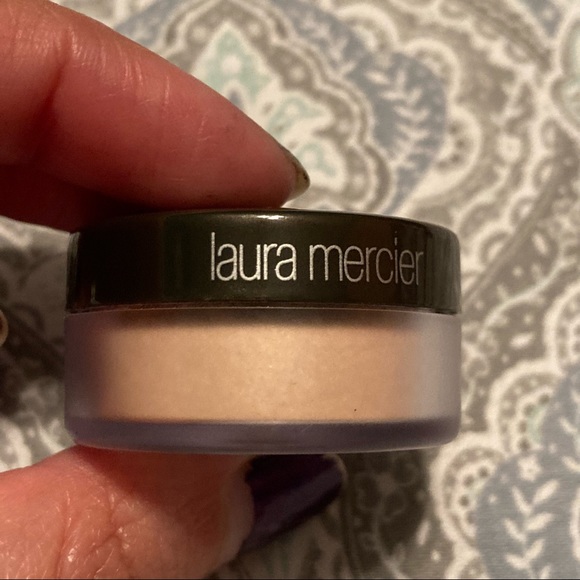 Laura Mercier Translucent Powder Mini Shimmer - Picture 3 of 3